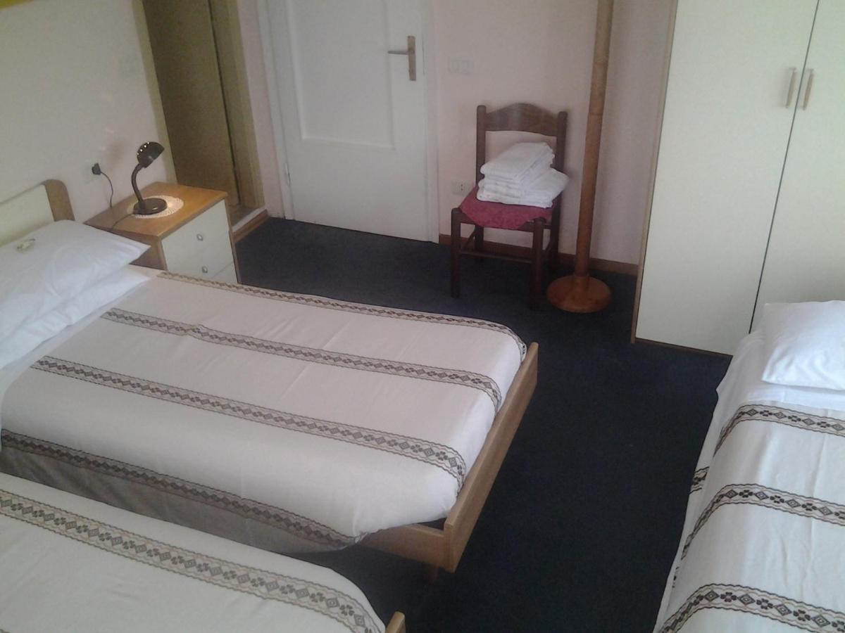Hotel Poggio D'Oro Riva di Solto Habitación foto