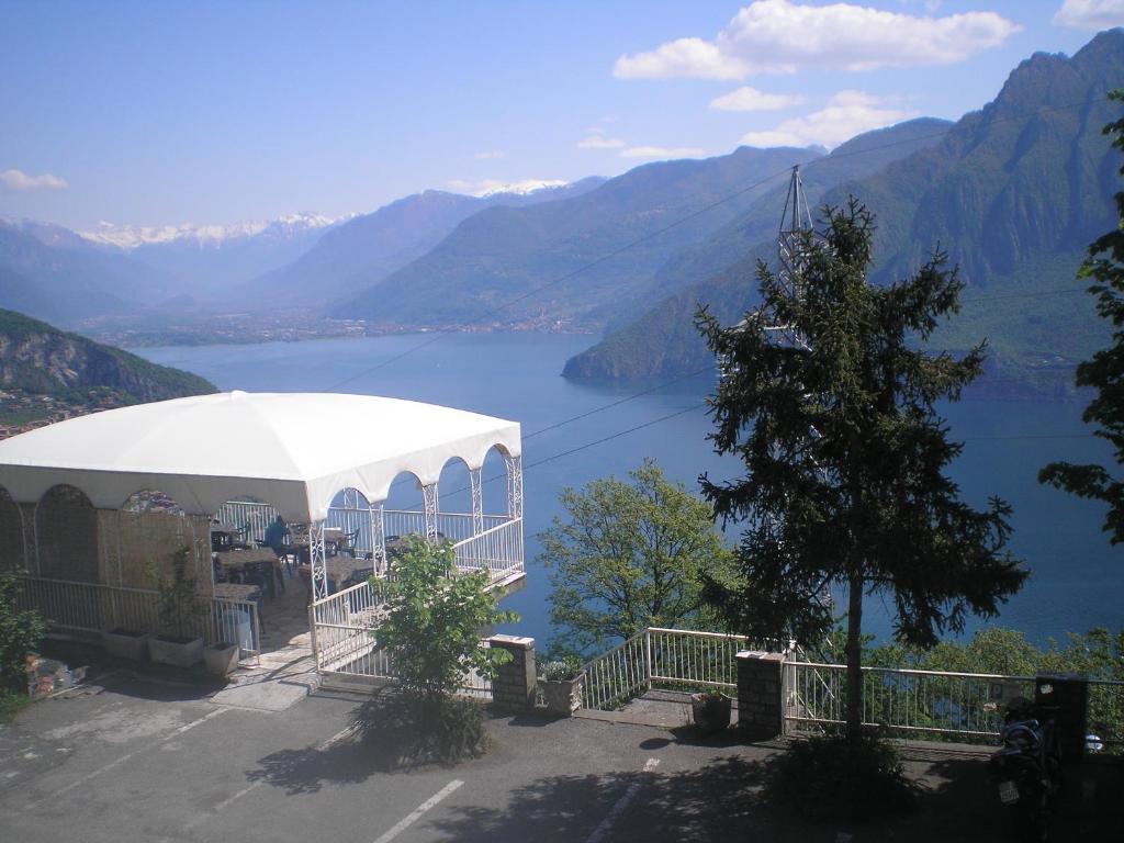 Hotel Poggio D'Oro Riva di Solto Exterior foto